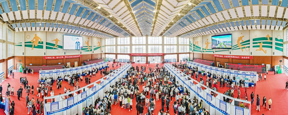 1681435521986052027.jpg 1-2023年威廉希尔中文网站春季大型校园招聘会 (47)_调整大小.jpg