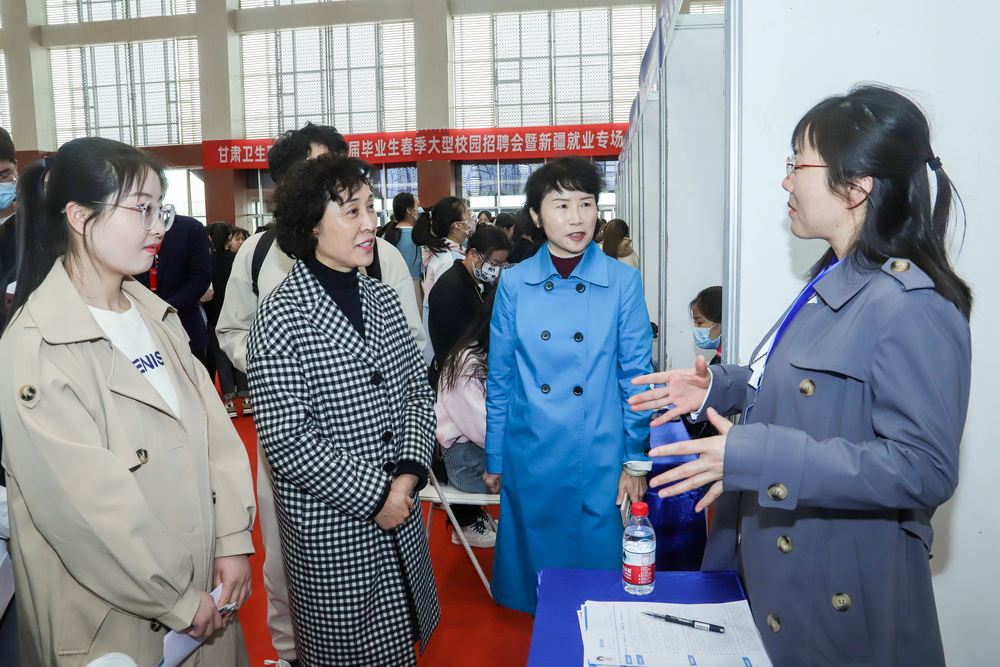 1681435590098060091.jpg 2-2023年威廉希尔中文网站春季大型校园招聘会 (11)_调整大小.jpg