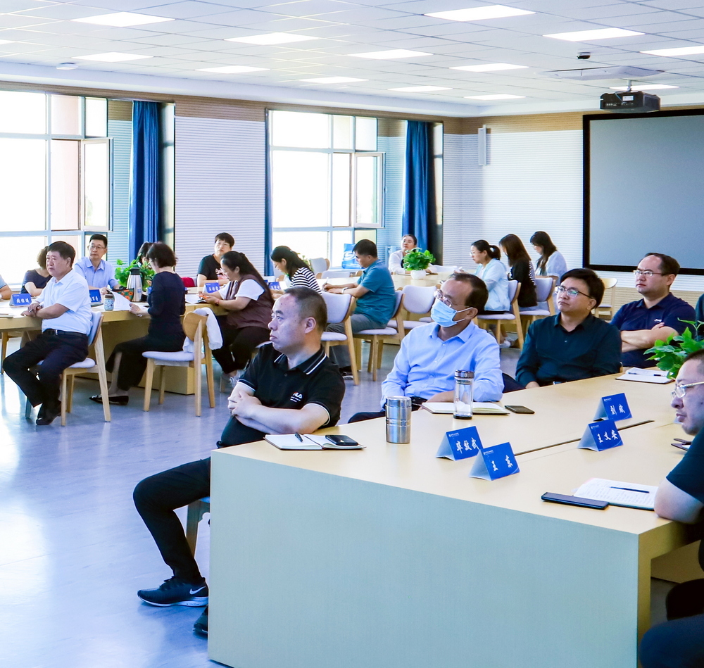 1694000412509091749.png 学校召开2024年项目申报推进会议照片_调整大小.png