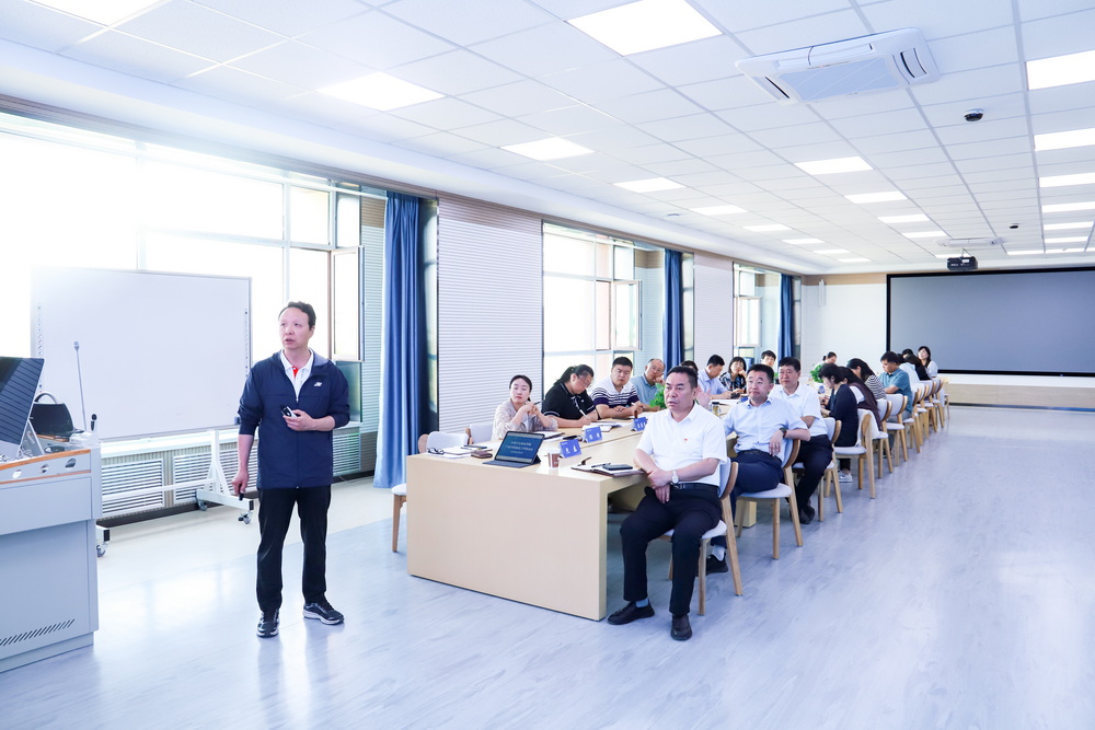 1694087303817070656.jpg 2023年9月6日 威廉希尔中文网站产业学院建设工作推进会 (6)_调整大小.jpg